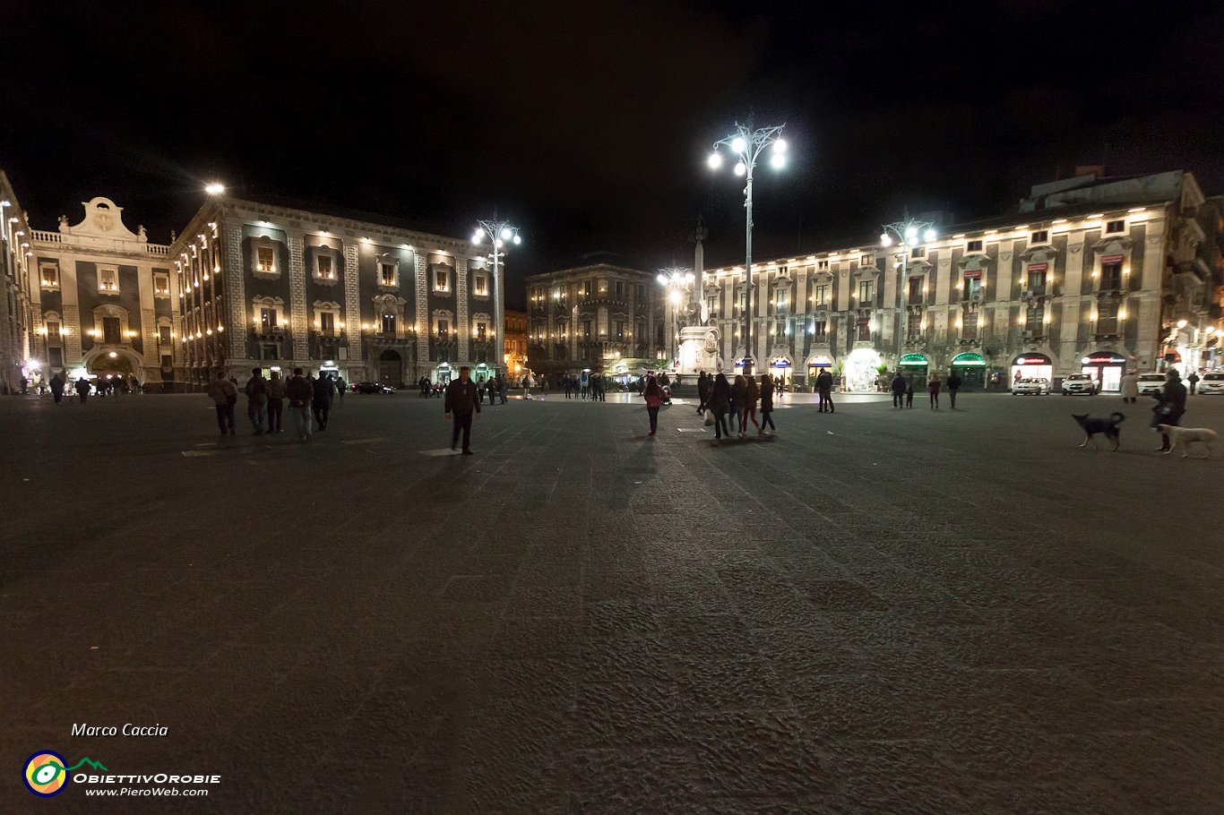 18_Catania by night.JPG